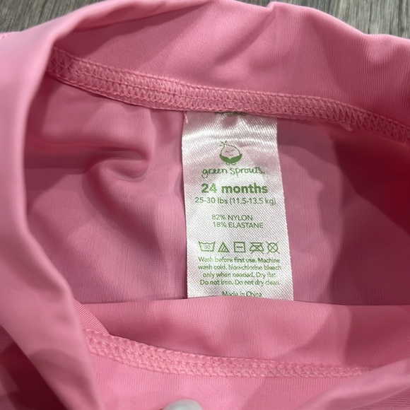 🦄5/25 Pink Rash guard - Picture 2 of 4